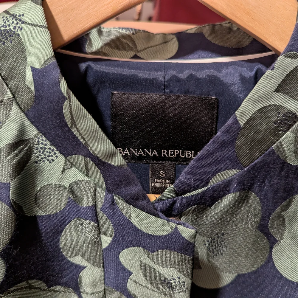 Banana Republic Green and Navy Floral Jacket - Picture 2 of 3